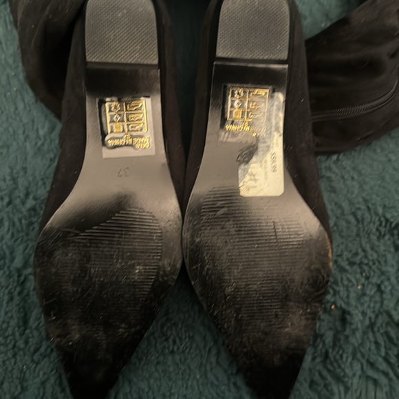 Black suede kitten heel booties - Picture 4 of 5